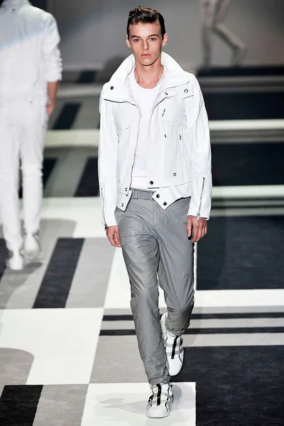 Look 19